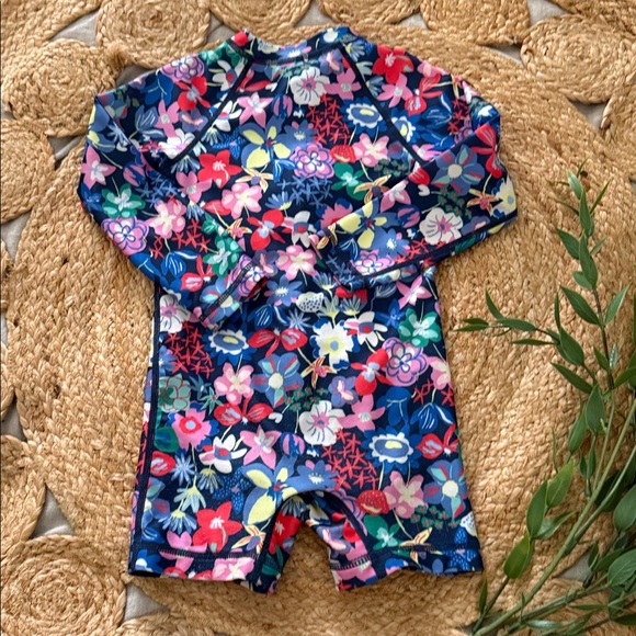 Tea Collection 2T Floral Zip Front Rash guard - Picture 2 of 5